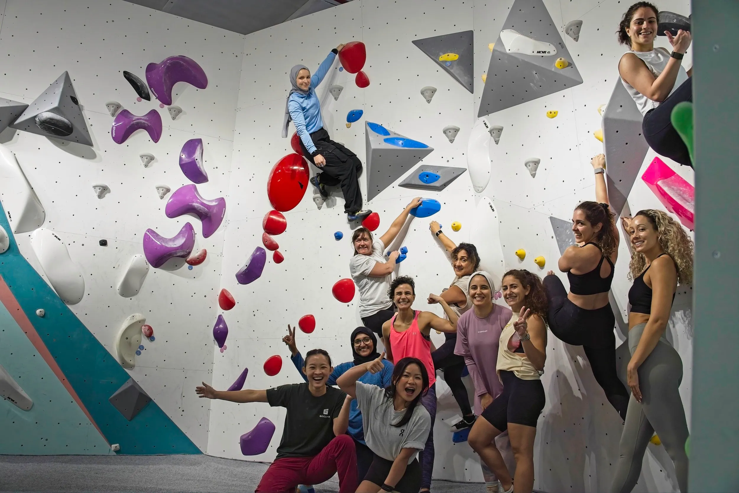 Group bouldering session with Biawarrior