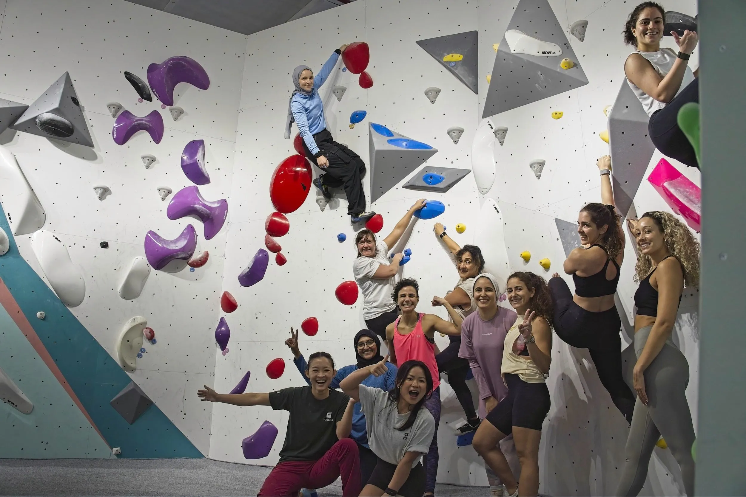 Group bouldering session with Biawarrior