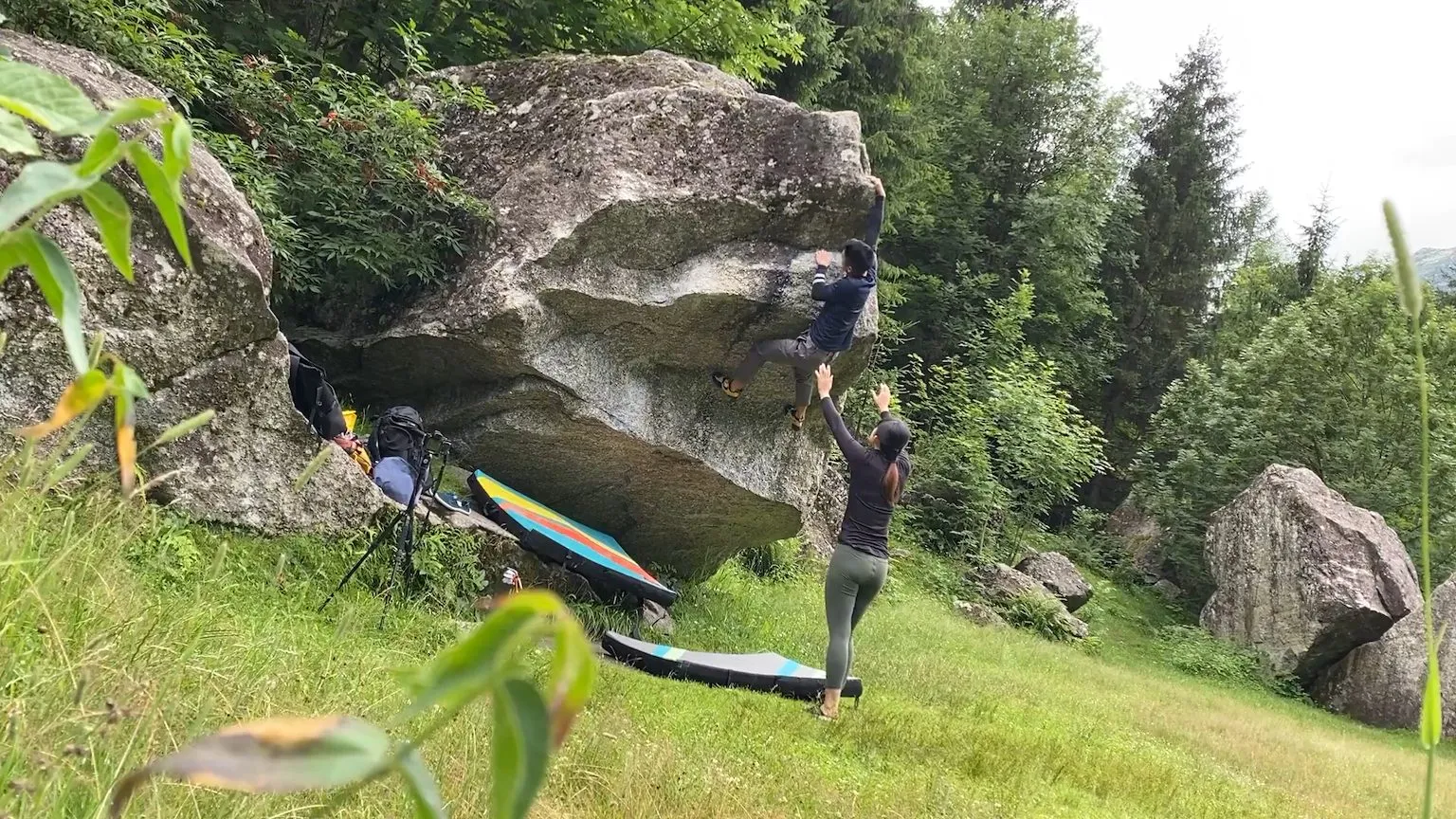 Climbing on Masso Dei Veronesi (V5)